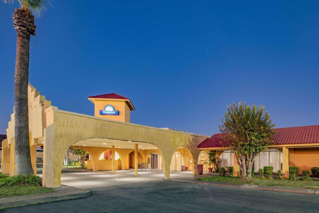 Days Inn By Wyndham Del Rio Extérieur photo